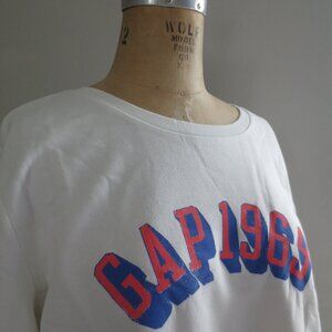 GAP Relaxed Logo Sweatshirt